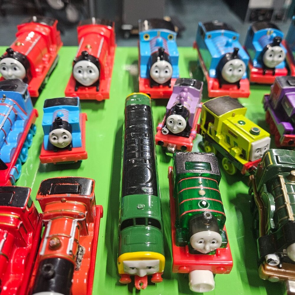 HUGE LOT of 77 Thomas and Friends Trains - Picture 12 of 16